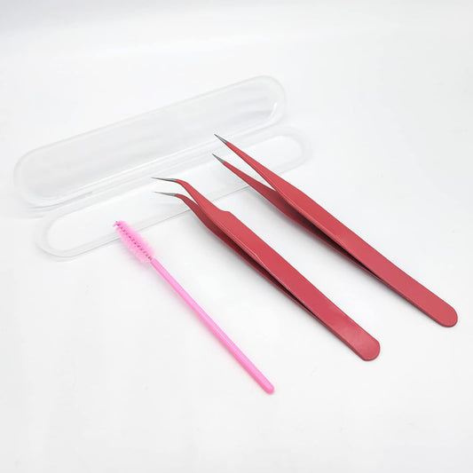 Medivita Präzisionspinzette Edelstahl Set mit zwei roten Pinzetten und einer Wimpernbürste in einem klaren Etui.