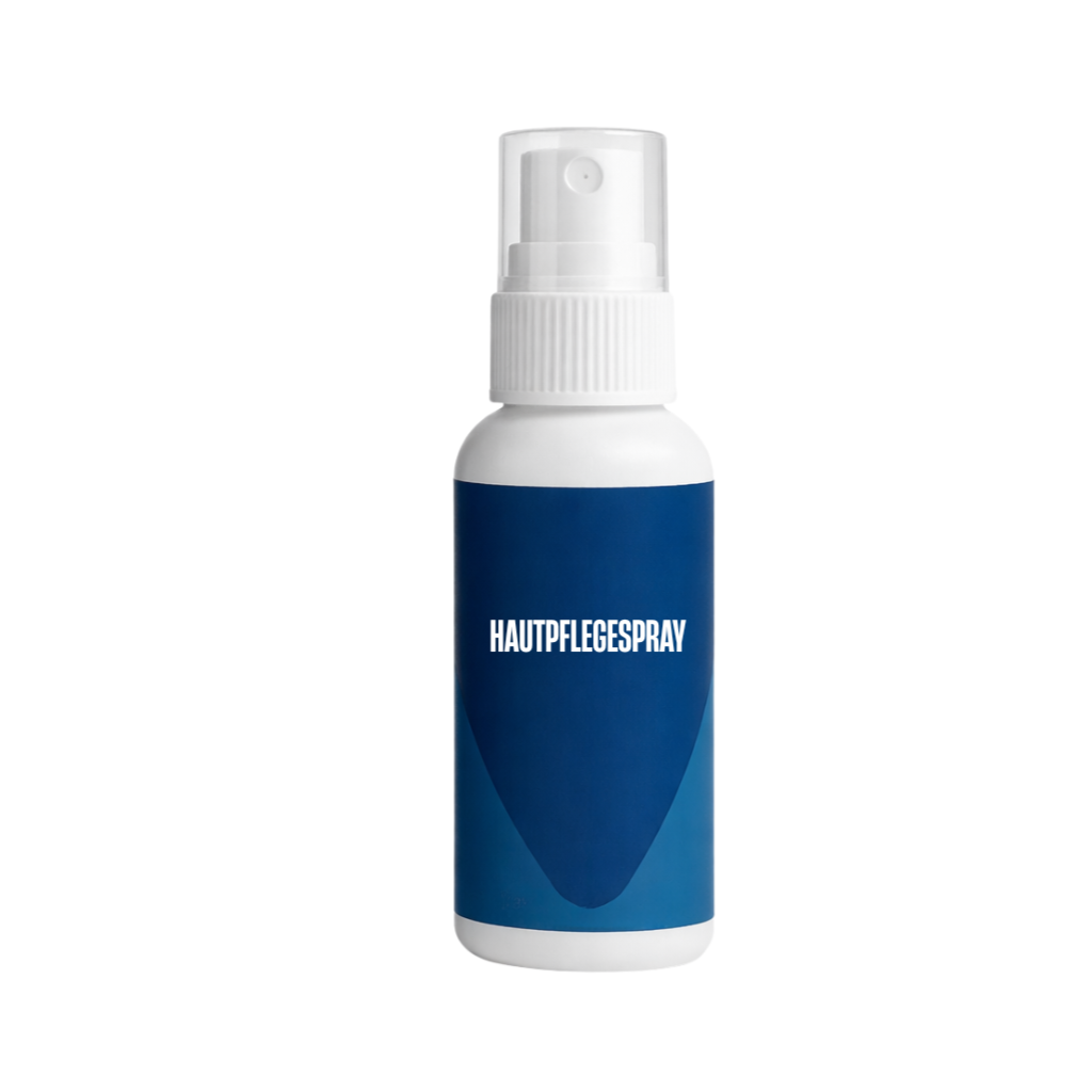 Hautpflegespray in einer weißen Sprühflasche mit blauer Etikettierung zur Hautpflege.